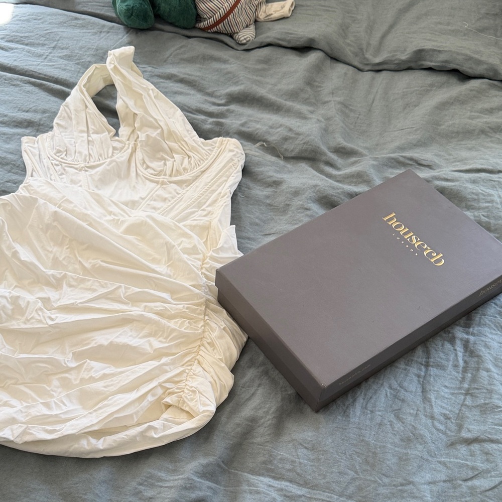 Elegant White Dress - Picture 4 of 4